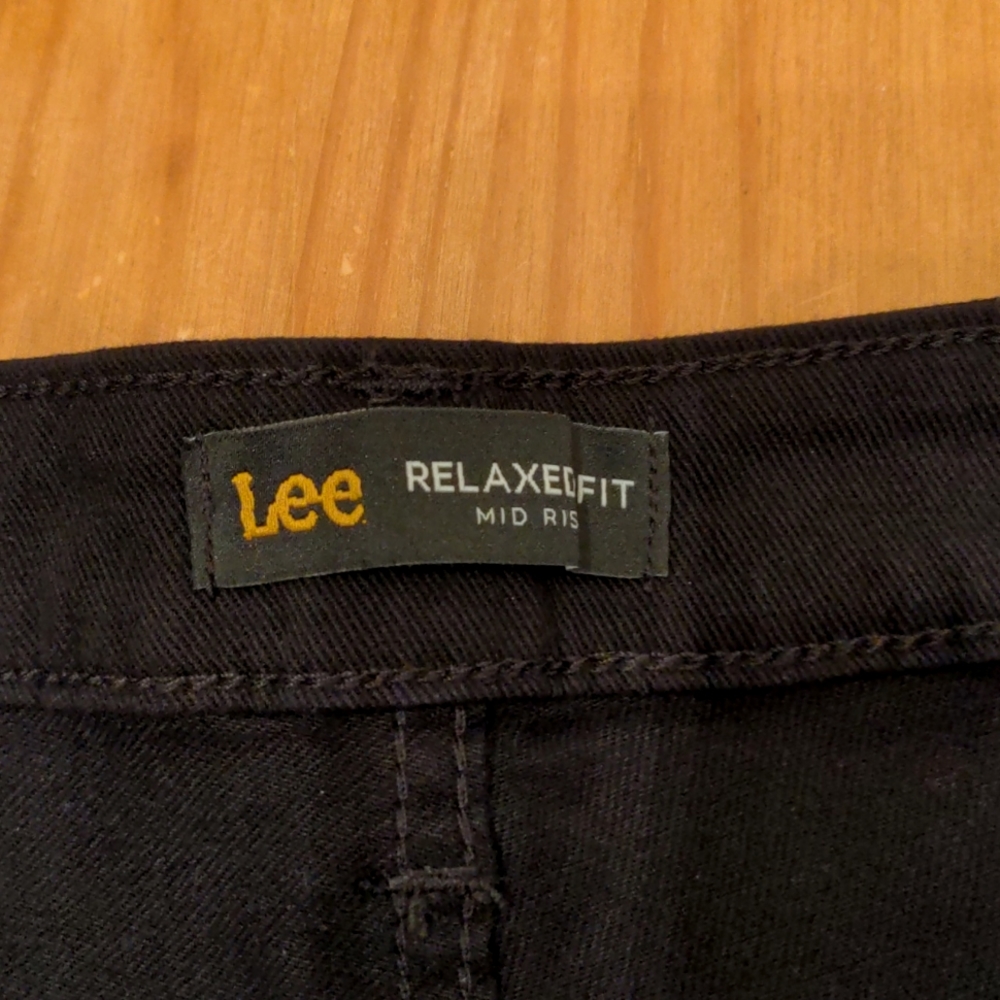 NWT Lee Black Mid-Rise Relaxed Fit Women's Shorts, Size 10 - Picture 6 of 9